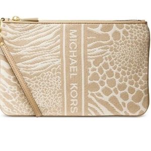 MICHAEL KORS JET SET CHARM SIGNATURE LOGO WRISTLET IN CAMEL NWT